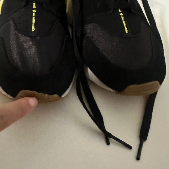 Nike Air Huarache Go The Extra Smile Women’s US 12 Black Yellow DO5873-001 - Picture 6 of 11